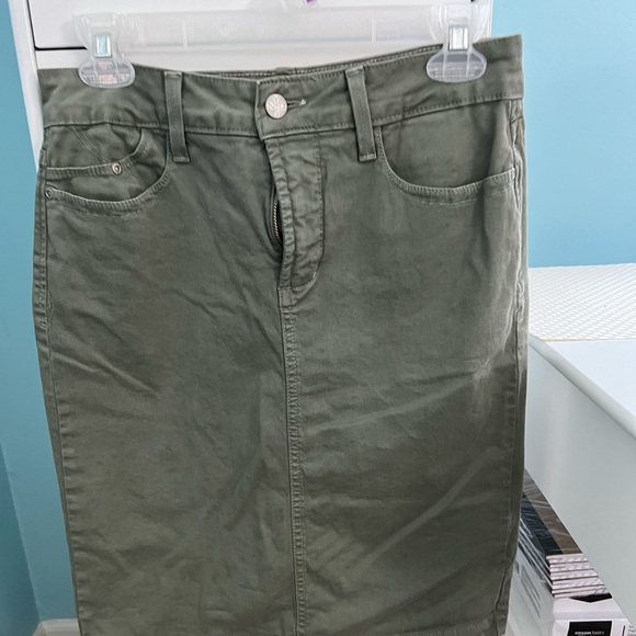 Cute army green skirt - Picture 1 of 3
